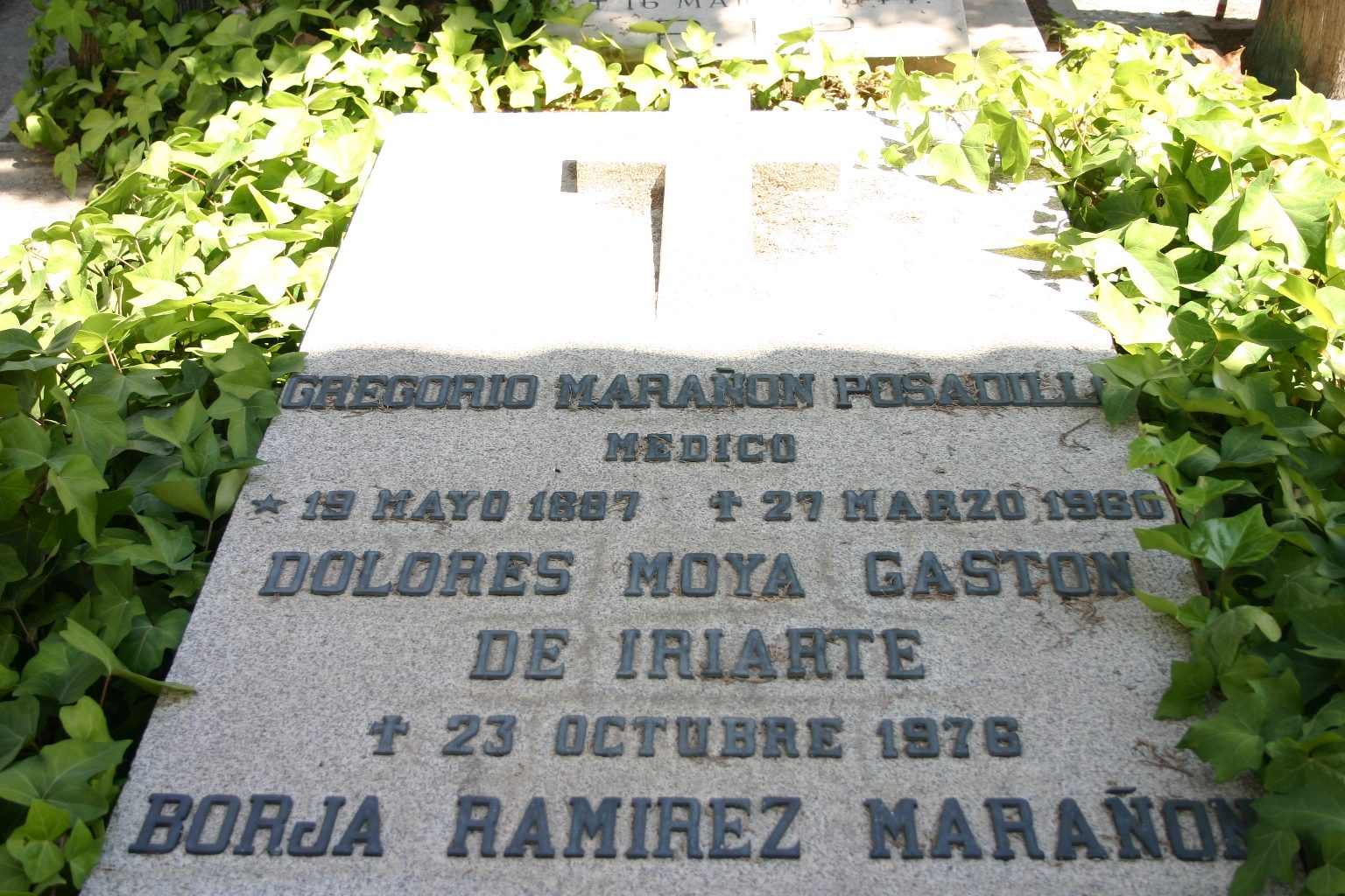 Gregorio Maranon's tomb, Madrid (3).JPG
